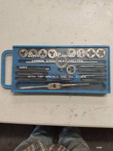 lot 2832 image: 20 piece Tap and Die set