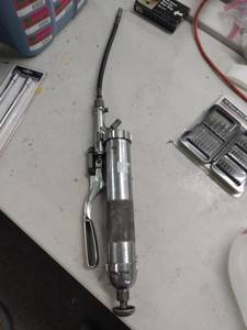 lot 2852 image: Lincoln grease gun