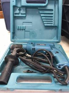 lot 2819 image: Makita drill