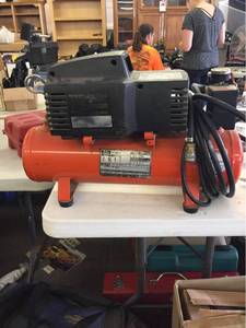 lot 2787 image: devilbiss 2.5 gal air compressor