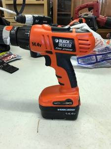 lot 1653 image: Black Decker Drill