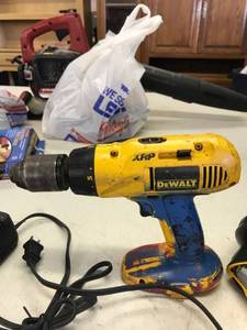 lot 1662 image: DeWalt cordless drill