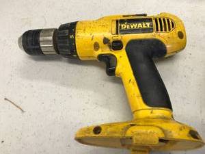 lot 1663 image: DeWalt cordless drill