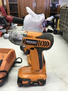 lot 1668 image: Ridgid cordless drill