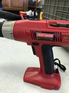 lot 1669 image: Craftsman��s Cordless Drill