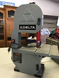 lot 1682 image: Delta Band Saw