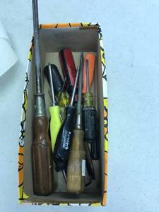 lot 1725 image: misc. screwdriver