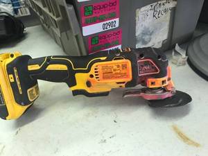 lot 2905 image: DeWalt Cordless Oscillating Tool