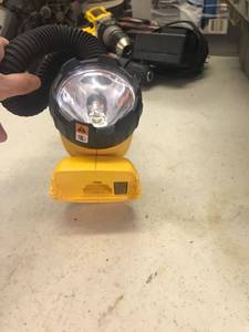 lot 2906 image: DeWalt Light