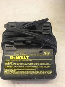 lot 2909 image: DeWalt charger