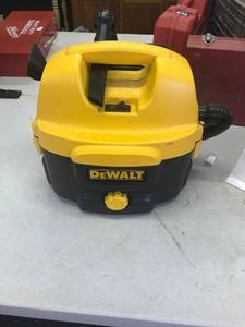 lot 1640 image: Dewalt Vacuum