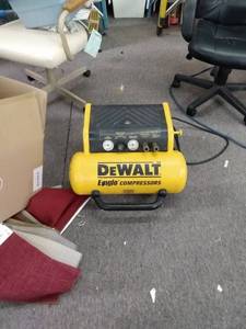 lot 2862 image: Dewalt air compressor