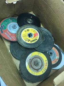 lot 1735 image: Misc. Cut off blades