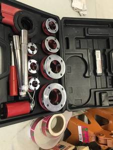 lot 1737 image: 10 piece Ratcheting Pipe Threader