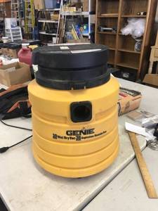 lot 1772 image: Genie Dry Vac