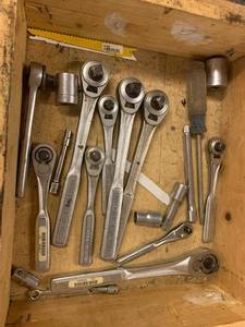 lot 2865 image: Craftsman ratchets