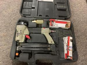 lot 2798 image: Porter Cable Brad Nailer