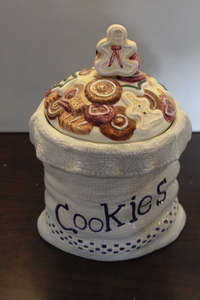 lot 9661 image: Christmas Cookies Cookie Jar