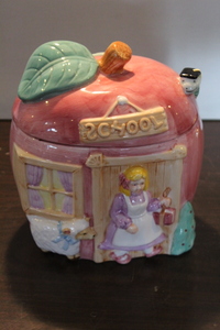 lot 9673 image: Apple School Cookie Jar
