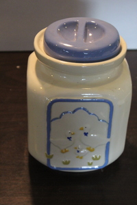 lot 9677 image: Geese Canister