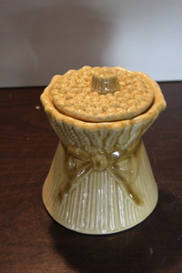 lot 9683 image: Shock of Wheat Cookie Jar