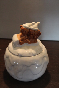 lot 9706 image: Snowball Cookie Jar