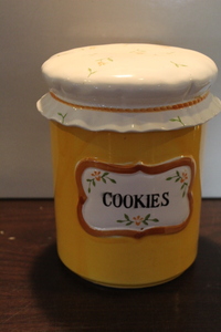 lot 9711 image: Yellow Jar Cookie Jar