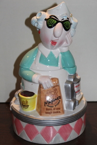 lot 9725 image: Maxine Cookie Jar
