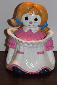 lot 9727 image: Dolly Cookie Jar