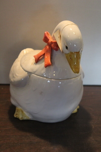 lot 9730 image: Goose Cookie Jar