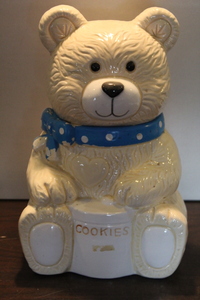 lot 9733 image: Bear Cookie Jar