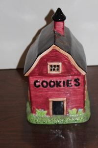 lot 9734 image: Walter Kimble Barn Cookie Jar