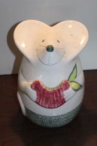 lot 9735 image: Little Mouse Cookie Jar