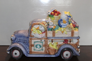 lot 9737 image: Gooseberry Gardens Cookie Jar by Fitz & Floyd