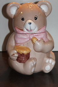 lot 9738 image: Honey Bear Cookie Jar