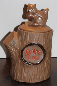 lot 9739 image: McCoy Squirrel on a Stump Cookie Jar