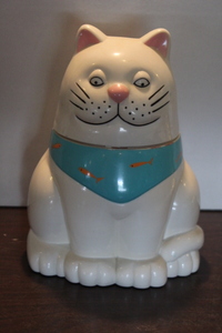 lot 9747 image: Plastic Cat Cookie Jar