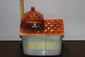 lot 9766 image: Schoolhouse Cookie Jar