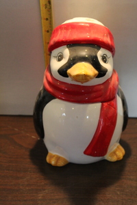 lot 9770 image: Penguin Cookie Jar