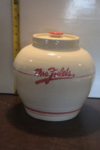 lot 9781 image: Mrs. Fields Cookie Jar