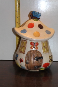 lot 9784 image: Mushroom House Cookie Jar