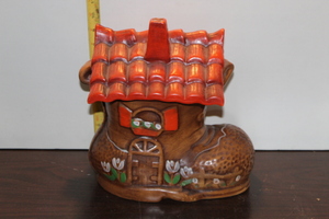 lot 9788 image: Shoe Cookie Jar