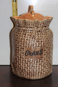 lot 9789 image: McCoy USA Cookie Jar