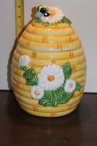 lot 9792 image: Vintage Bee Hive Cookie Jar with Flowers