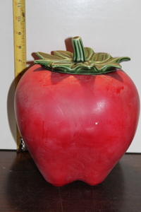 lot 9796 image: Apple Cookie Jar