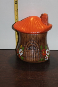 lot 9799 image: Mushroom Cookie Jar