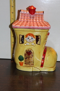 lot 9801 image: Vintage Old Lady in Shoe Cookie Jar