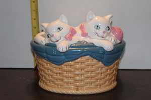 lot 9803 image: Kittens in Basket Cookie Jar