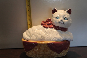 lot 9804 image: Cat in Basket Cookie Jar