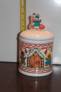 lot 9806 image: Gingerbread Man Cookie Jar
